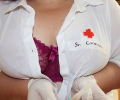 Heiße Krankenschwester will deinen geilen Schwanz für versaute Spiele!